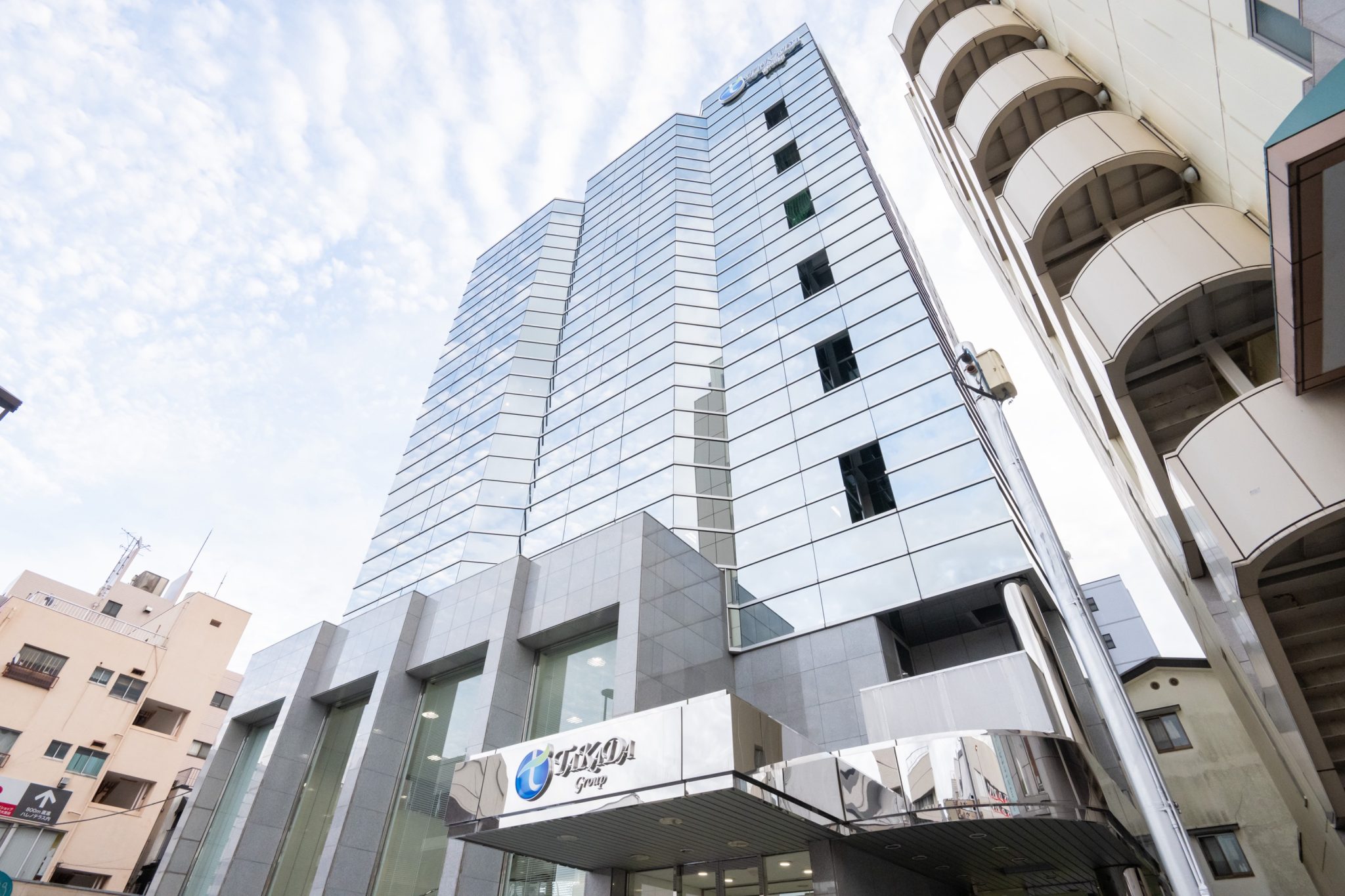 TAKADA Group Recruit. トラックドライバー大募集!未経験者の方でも大歓迎です!初めまして、TAKADAグループと申し